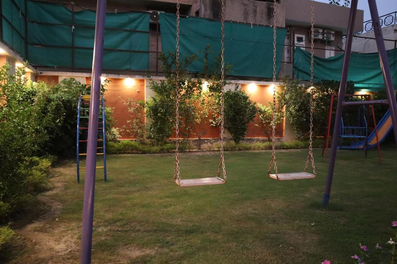 Hayyat Luxury Apartments Lahore Esterno foto